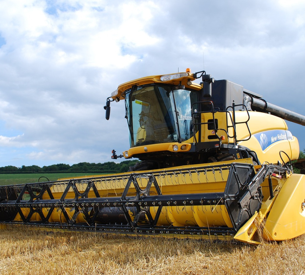 combine-harvester-702413_1280