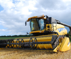 combine-harvester-702413_1280