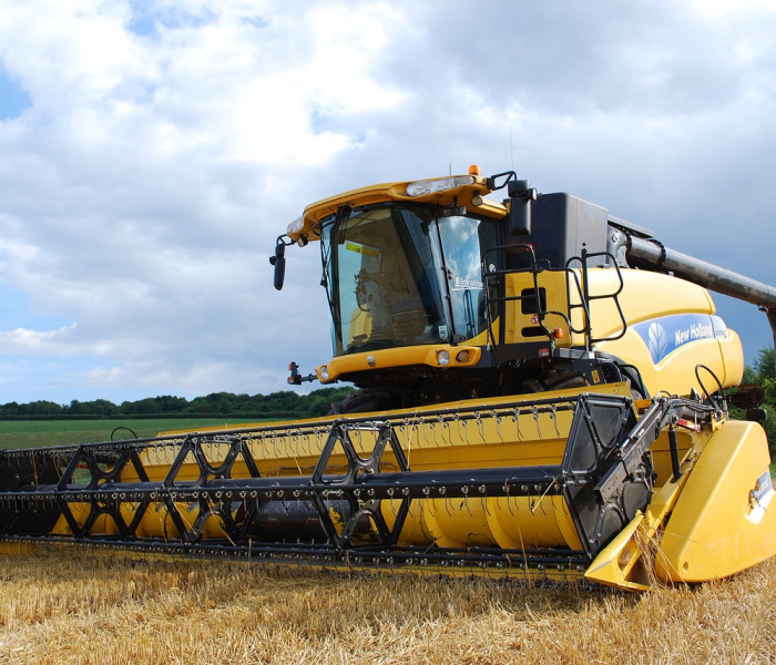 combine-harvester-702413_1280