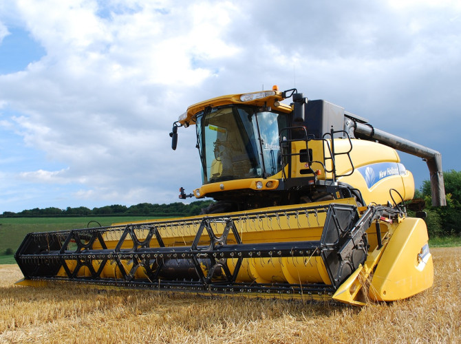 combine-harvester-702413_1280